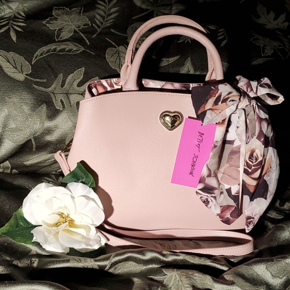 Betsey Johnson Handbags - NWT BETSEY JOHNSON BLUSH SATCHEL